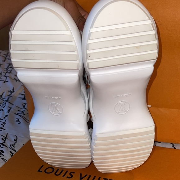 SOLD!!!! LV Louis Vuitton ArchLight Sneakers - Picture 4 of 8